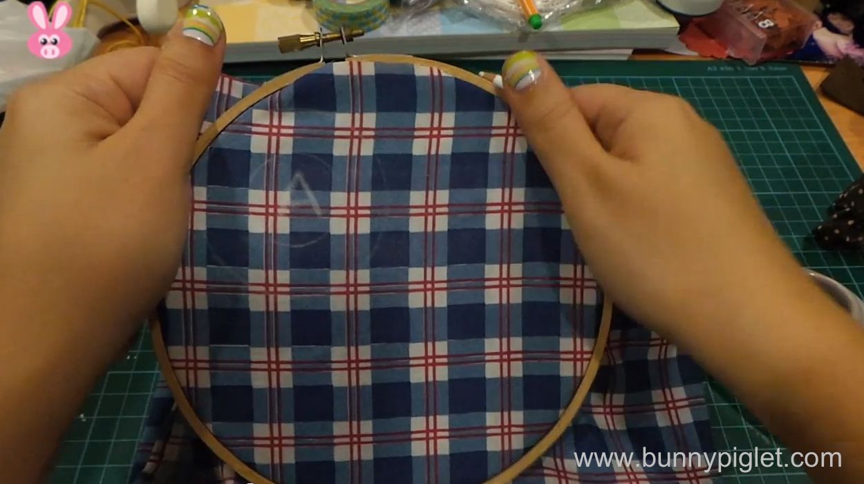 attach cloth on embroidery hoop